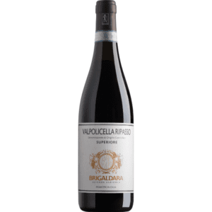 Brigaldara Valpolicella Ripasso Superiore is een meesterwerk doordrenkt met eeuwenoude tradities en vakmanschap. Het vindt zijn oorsprong in een akte uit 1260 waar de naam Brigaldara voor het eerst verscheen. Sinds de invloedrijke Italiaanse wijnfamilie Cesari dit wijndomein in 1929 verwierf, heeft het een evolutie doorgemaakt. In 1979 is de focus volledig op wijnbouw gelegd onder leiding van de huidige eigenaar, Stefano Cesari.