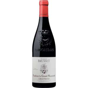 Domaine Brusset Gigondas Grand Montmirail 35cl is een robuuste en elegante rode wijn uit de prestigieuze Gigondas AOC. Deze rode wijn is een blend van Grenache (65%), Syrah (15%), Mourvèdre (15%) en Cinsault (5%). Het weerspiegelt de rijke traditie en het vakmanschap van het familiedomein Brusset. Daniel en kleinzoon Laurent hebben het familiedomein naar nieuwe hoogten gebracht.