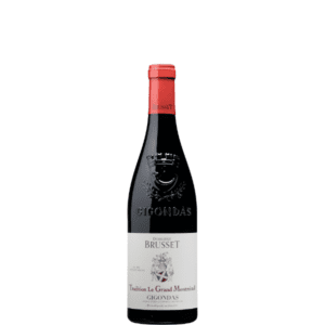 Domaine Brusset Gigondas Grand Montmirail 35cl is een robuuste en elegante rode wijn uit de prestigieuze Gigondas AOC. Deze rode wijn is een blend van Grenache (65%), Syrah (15%), Mourvèdre (15%) en Cinsault (5%). Het weerspiegelt de rijke traditie en het vakmanschap van het familiedomein Brusset. Daniel en kleinzoon Laurent hebben het familiedomein naar nieuwe hoogten gebracht.
