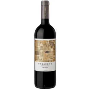 De Casarena Reservado Red Blend is een uitmuntende rode wijn die de essentie van de Mendoza-regio in Argentinië weerspiegelt. Casarena is gelegen op slechts twintig minuten rijden van Mendoza-stad. Het wijnhuis is gevestigd in een volledig gerestaureerde wijnmakerij uit 1937, waar de oude wijnstokken nog steeds floreren.