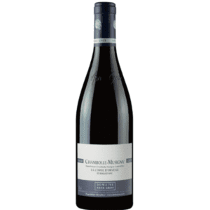 Ontdek de verfijnde Domaine Anne Gros Chambolle Musigny Combe d'Orveau 2022. Een Pinot Noir die zijn oorsprong vindt in het betoverende Chambolle. Hier komen elegantie en finesse samen om een uitzonderlijke wijn te creëren. Bourgogne is doordrenkt van passie en traditie, strekt zich uit over glooiende heuvels en oude wijngaarden. Het perceel La Combe d’Orveau is gelegen aan de zuidelijke grens van de territoria van Chambolle en Vosne-Romanée.