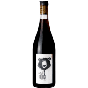 La Marinière Chinon La Peau de l'Ours is een voortreffelijke rode wijn uit de prestigieuze Chinon-regio in de Loire, Frankrijk. Deze wijn is gemaakt van 100% Cabernet Franc druiven. Het is een ware uitdrukking van het terroir en de toewijding van de familie Desbourdes. Zij beheren al sinds 1965 Domaine de la Marinière. Onder leiding van Renaud Desbourdes en later zijn zoon Boris, evolueerde het tot een duurzaam wijndomein.