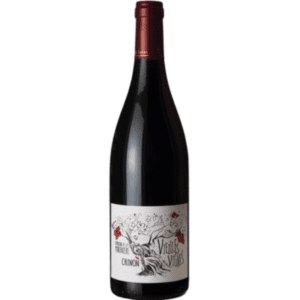 La Marinière Chinon Vieilles Vignes is een verfijnde rode wijn afkomstig uit de gerenommeerde wijnstreek Chinon in de Loire. Deze wijn is gemaakt van 100% Cabernet Franc. Het weerspiegelt de toewijding en expertise van Domaine de la Marinière. Een familiebedrijf met een rijke geschiedenis die teruggaat tot 1965. De druiven zijn afkomstig van oude wijnstokken, wat bijdraagt aan de complexiteit en diepgang van deze wijn.