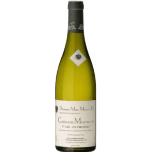 Domaine Marc Morey Chassagne-Montrachet 1er Cru En Virondot 35cl 2020 is smaakvol, elegant met een heerlijke finale. Domaine Marc Morey is gelegen in het pittoreske dorpje Chassagne-Montrachet, 15 km ten zuiden van Beaune. Bernard Mollard, de schoonzoon van Marc Morey, leidt het domein met passie en een scherp oog voor kwaliteit. Zijn charismatische aanpak resulteert in wijnen die gul, smaakvol en complex zijn.