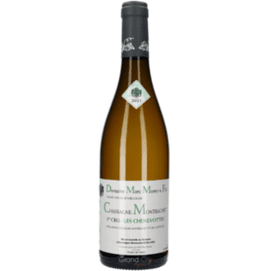 Domaine Marc Morey Chassagne-Montrachet 1er Cru Les Chevenottes 2021 is een unieke en zeer zeldzame witte wijn. De Bourgondische wijnfamilie Morey heeft diepe wortels in het schilderachtige dorpje Chassagne-Montrachet. Domaine Marc Morey staat onder de leiding van Bernard Mollard, de schoonzoon van Marc Morey.