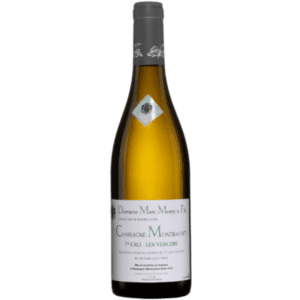 Domaine Marc Morey Chassagne-Montrachet Blanc 1er Cru Les Vergers 2021 is een schoolvoorbeeld van een klassieke Bourgogne. De Bourgondische wijnfamilie Morey heeft diepe wortels in Chassagne-Montrachet. Bernard Mollard, de schoonzoon van Marc Morey, leidt het domein met passie en een scherp oog voor kwaliteit. Al meer dan 20 jaar produceert Domaine Marc Morey prachtige wijnen.