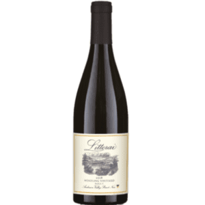 Stap in de wereld van verfijning en exclusiviteit met Littorai Pinot Noir Wendling Vineyard Block E 2020. Een adembenemende wijn uit Californië die elke liefhebber van verfijnde wijnen zal betoveren. Deze unieke creatie van de Ted lemon is het resultaat van jarenlange toewijding en vakmanschap. Het belichaamt de essentie van de Wendling Vineyard, een van de meest begeerde wijngaarden in de regio.