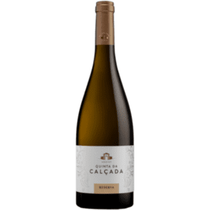 Ontdek de elegantie van Quinta da Calcada Vinho Verde Edicao Reserva. Antonio Lago Cerqueira stichtte in 1917 officieel Wijnhuis Calçada. Tegenwoordig bezit Calçada Wines zo'n 50 hectare aan wijngaarden, inclusief enkele van de oudste in de regio. De wijnregio Vinho Verde is gelegen in Noord-Portugal en is al sinds 1908 een erkende DOC-appellatie. Wereldwijd staat deze regio bekend om zijn frisse, toegankelijke wijnen.