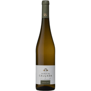 Quinta da Calcada Vinho Verde Loureiro Exuberant is een verfijnde witte wijn uit de Vinho Verde DOC-regio in Portugal. Deze witte wijn is geproduceerd door het gerespecteerde wijnhuis Quinta da Calcada. De gecombineerde druivensoorten zijn: Loureiro, Alvarinho en Azal. Dit resulteert in een frisse en elegante witte wijn.